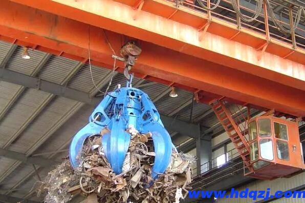 雙梁抓斗橋式起重機電動機的絕緣層構造，是根據電流量尺寸或是工作電壓多少明確?